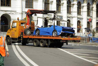 Illustration for article titled Bugatti EB110 Crashed In Moscow
